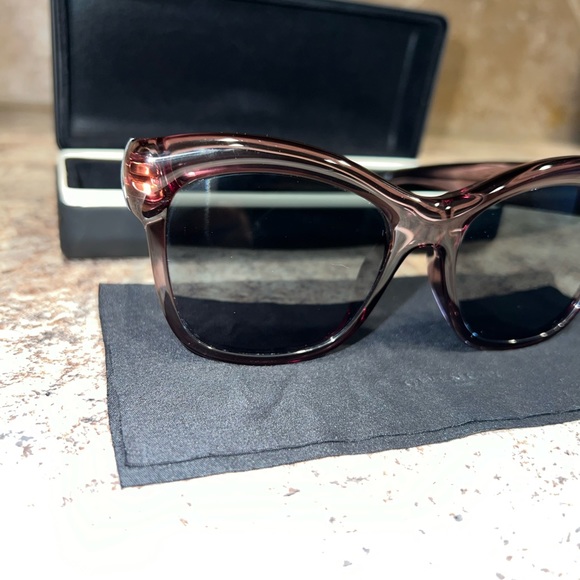 Givenchy sunglasses 🕶️ ***used*** - Picture 4 of 7